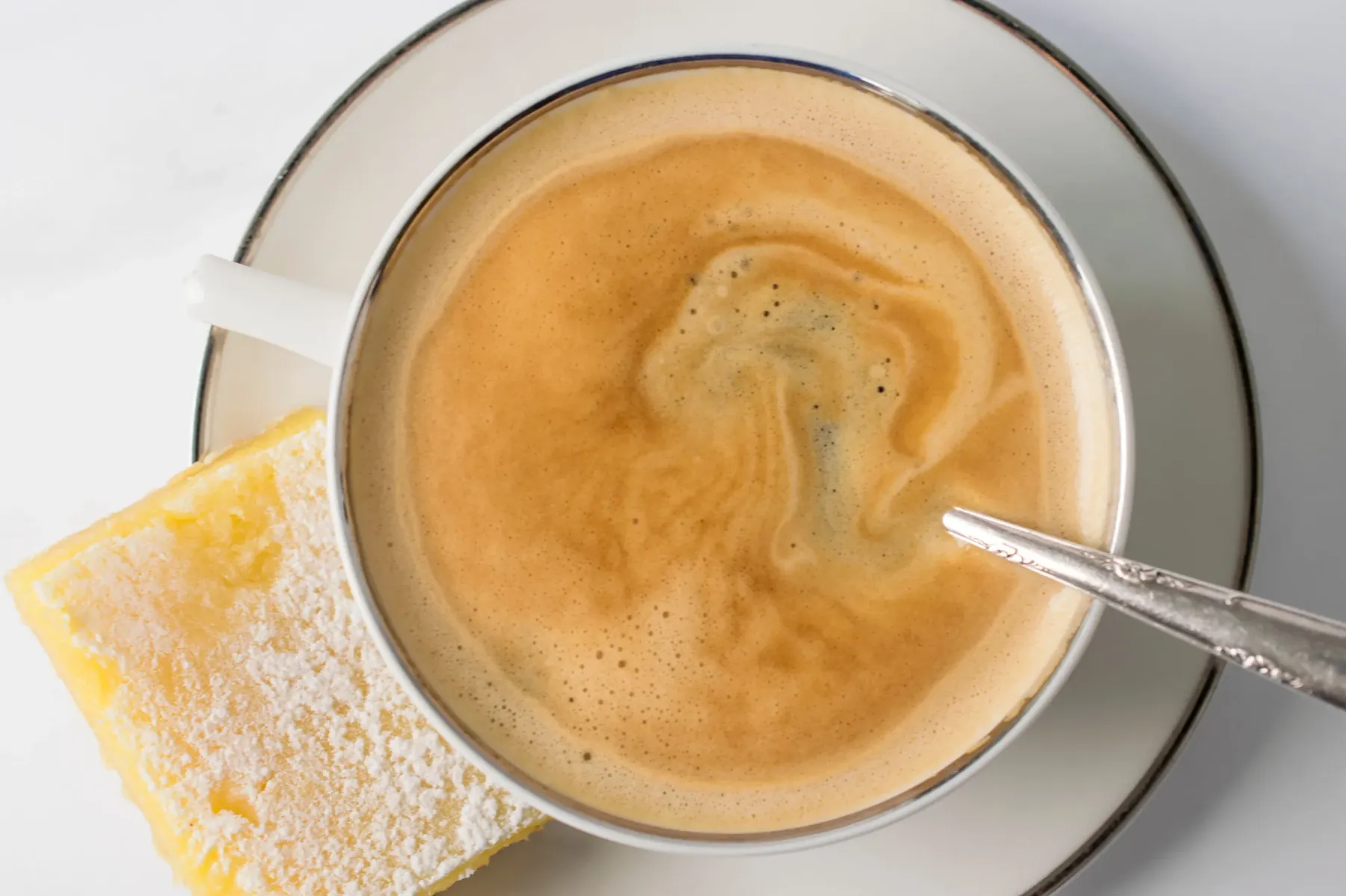 A freshly poured latte